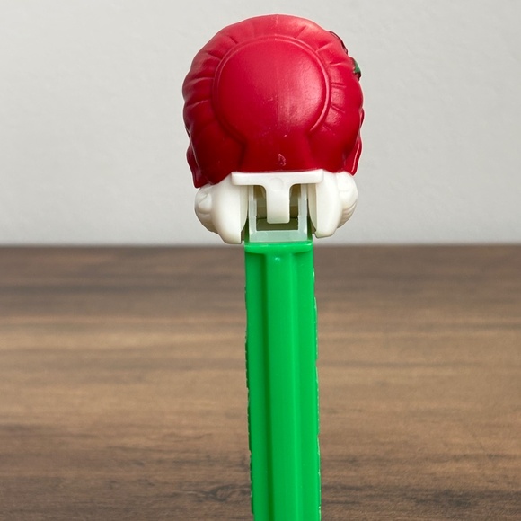 MRS CLAUS Holiday CHRISTMAS Candy PEZ Dispenser Green Red & White Feet 2006 - Picture 5 of 8